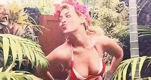 Beyonce Posted Some Pretty Sexy Pictures From Her Hawaiian Vacation With Jay Z