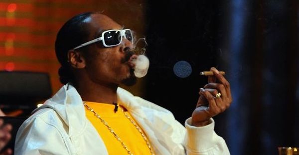 Watch Snoop Dogg Smoke A Blunt In Front Of The White House