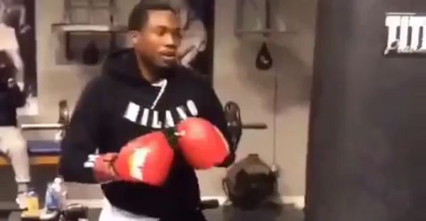 Twitter Reacts To Video Of Meek Mill Boxing