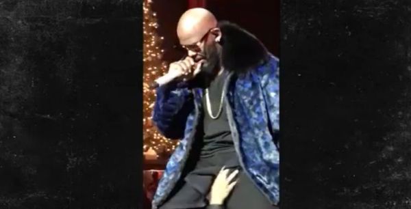 Fan Wipes R. Kelly Down & Grabs His Junk In Bizarre Concert Video