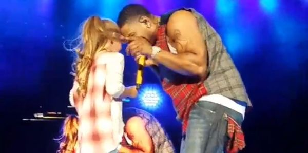 Nelly Denies Rape Charge; Creepy Onstage Video With Young Girl Emerges