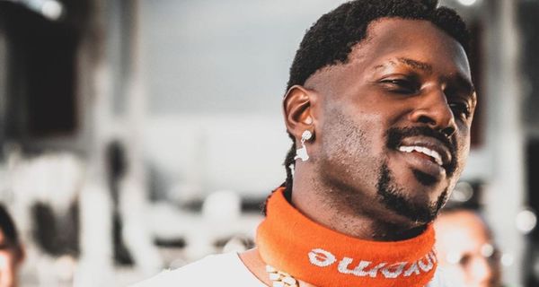 Antonio Brown Accused Of Felony Battery & Burglary