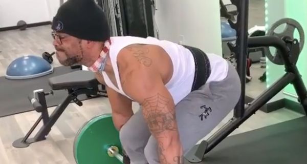 Watch Method Man Deadlift A Lot Of Weight