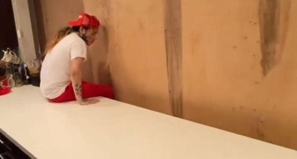 Tekashi 6ix9ine Shows How He Makes Number One Hits While Under House Arrest
