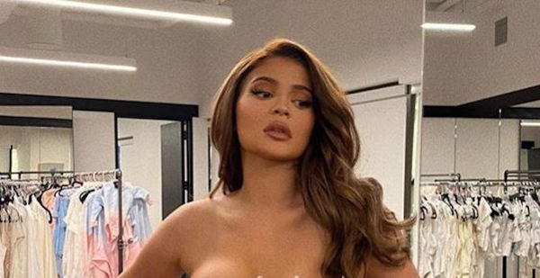 Kylie Jenner Tries To Pull A Kardashian & Break The Internet With Tiddies