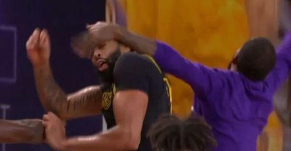 Watch J.R. Smith Slap Anthony Davis & Gets Slapped by LeBron James